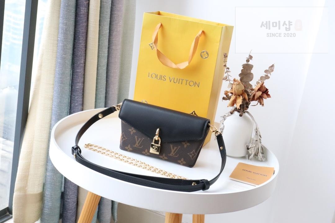 Louis Vuitton Louis Vuitton Padlock On Strap Bag 25번 이미지