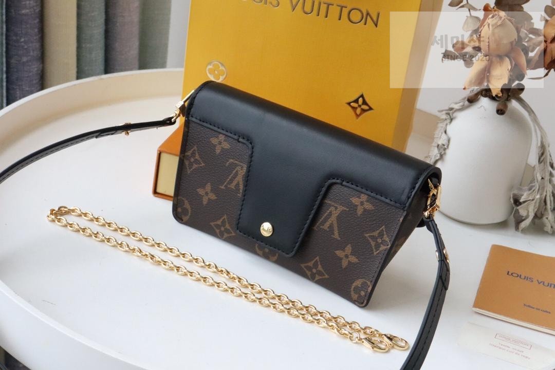Louis Vuitton Louis Vuitton Padlock On Strap Bag 23번 이미지