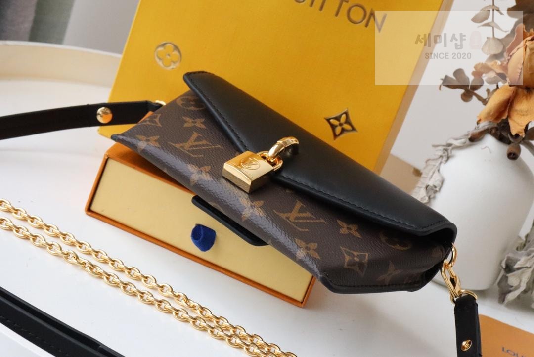 Louis Vuitton Louis Vuitton Padlock On Strap Bag 1번 이미지
