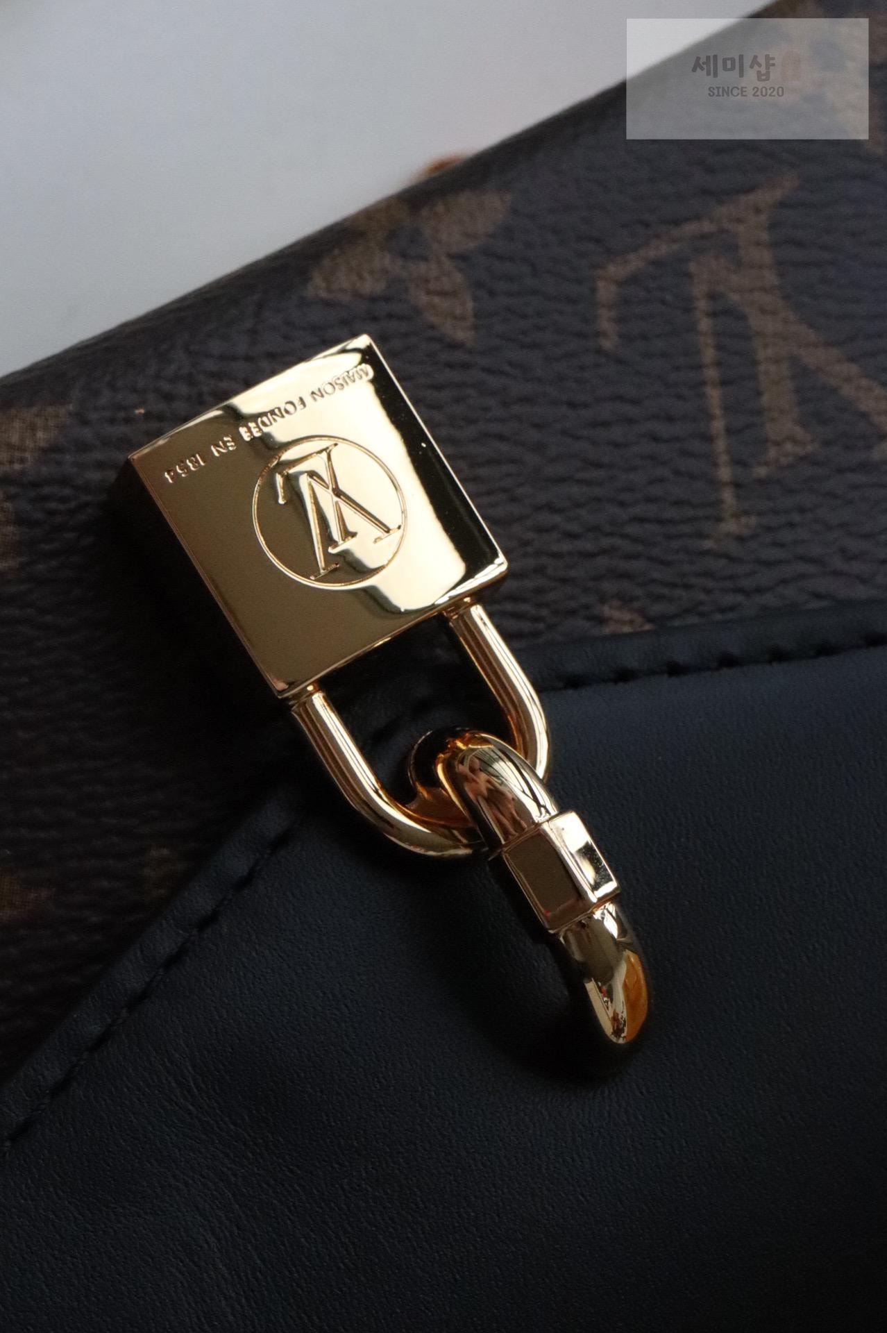 Louis Vuitton Louis Vuitton Padlock On Strap Bag 2번 이미지
