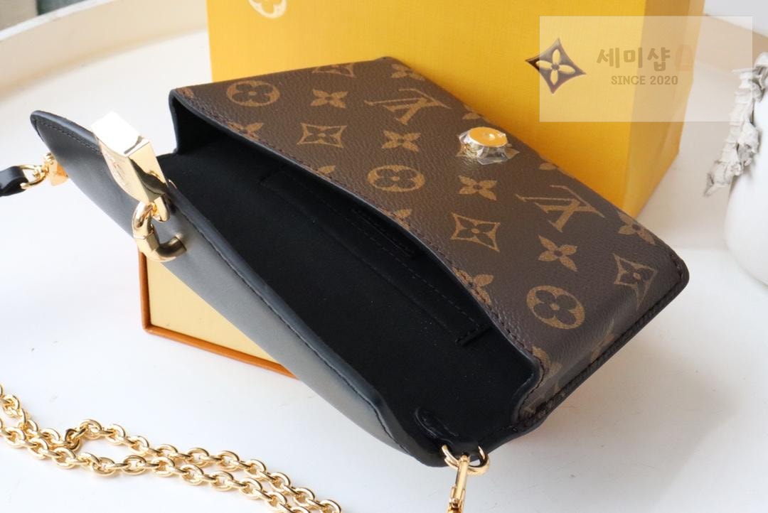 Louis Vuitton Louis Vuitton Padlock On Strap Bag 5번 이미지