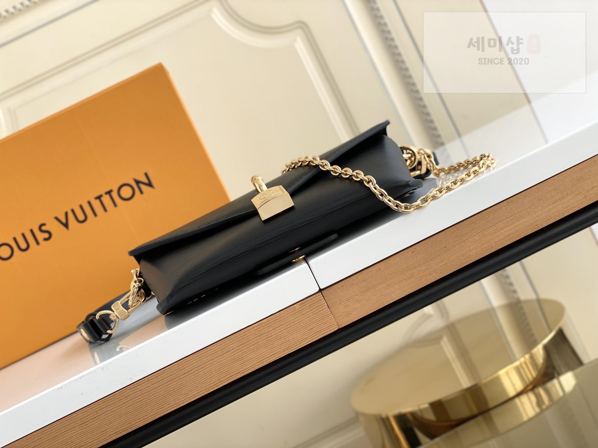 Louis Vuitton Louis Vuitton Padlock On Strap Bag 10번 이미지