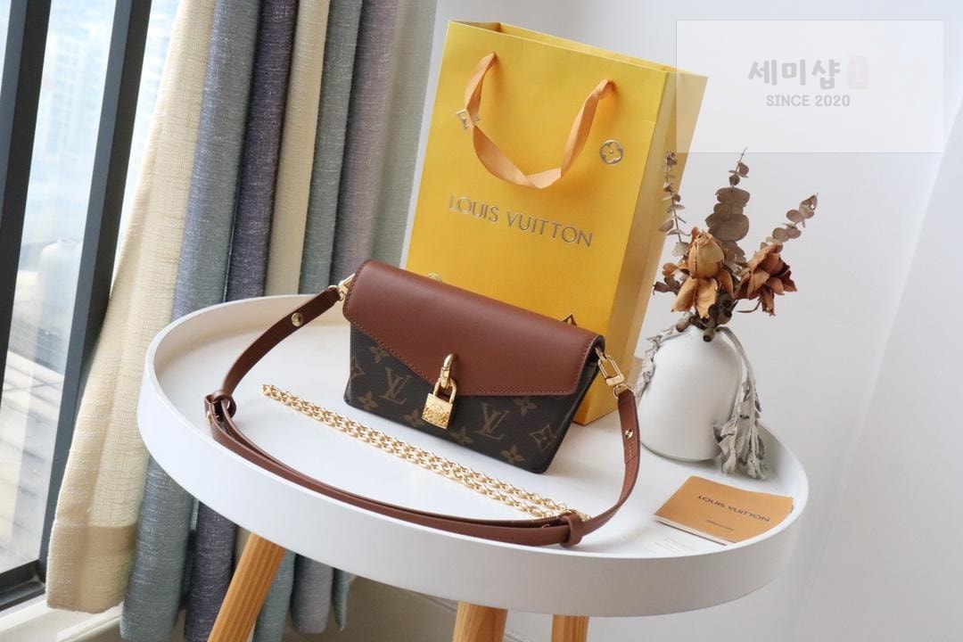 Louis Vuitton Louis Vuitton Padlock On Strap Bag 26번 이미지