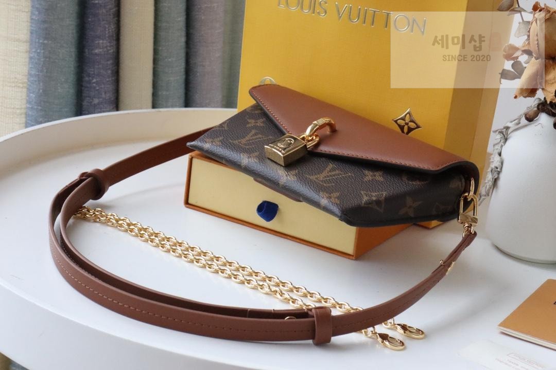 Louis Vuitton Louis Vuitton Padlock On Strap Bag 18번 이미지
