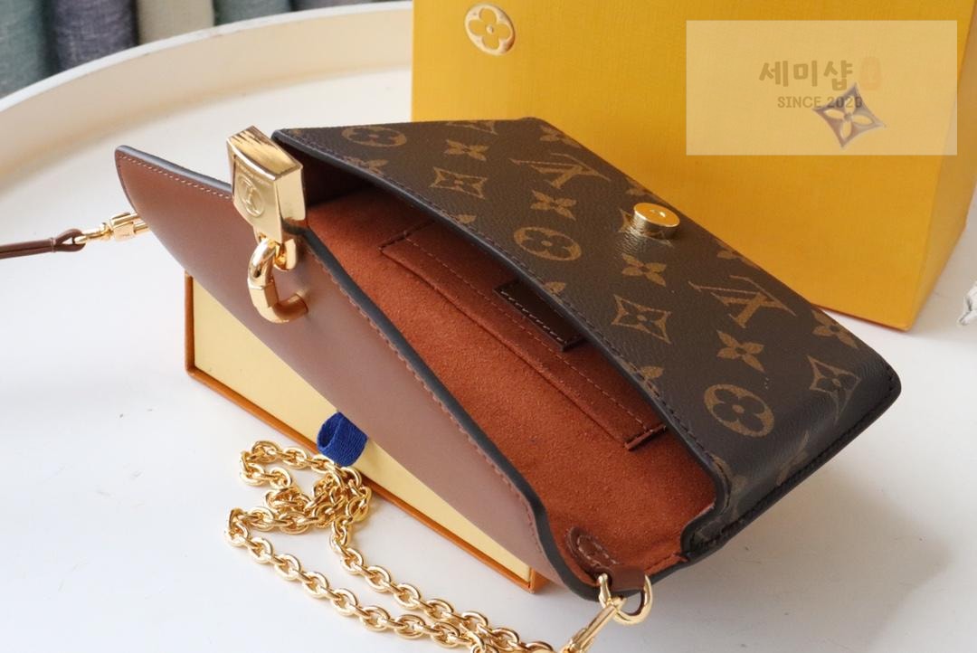 Louis Vuitton Louis Vuitton Padlock On Strap Bag 21번 이미지