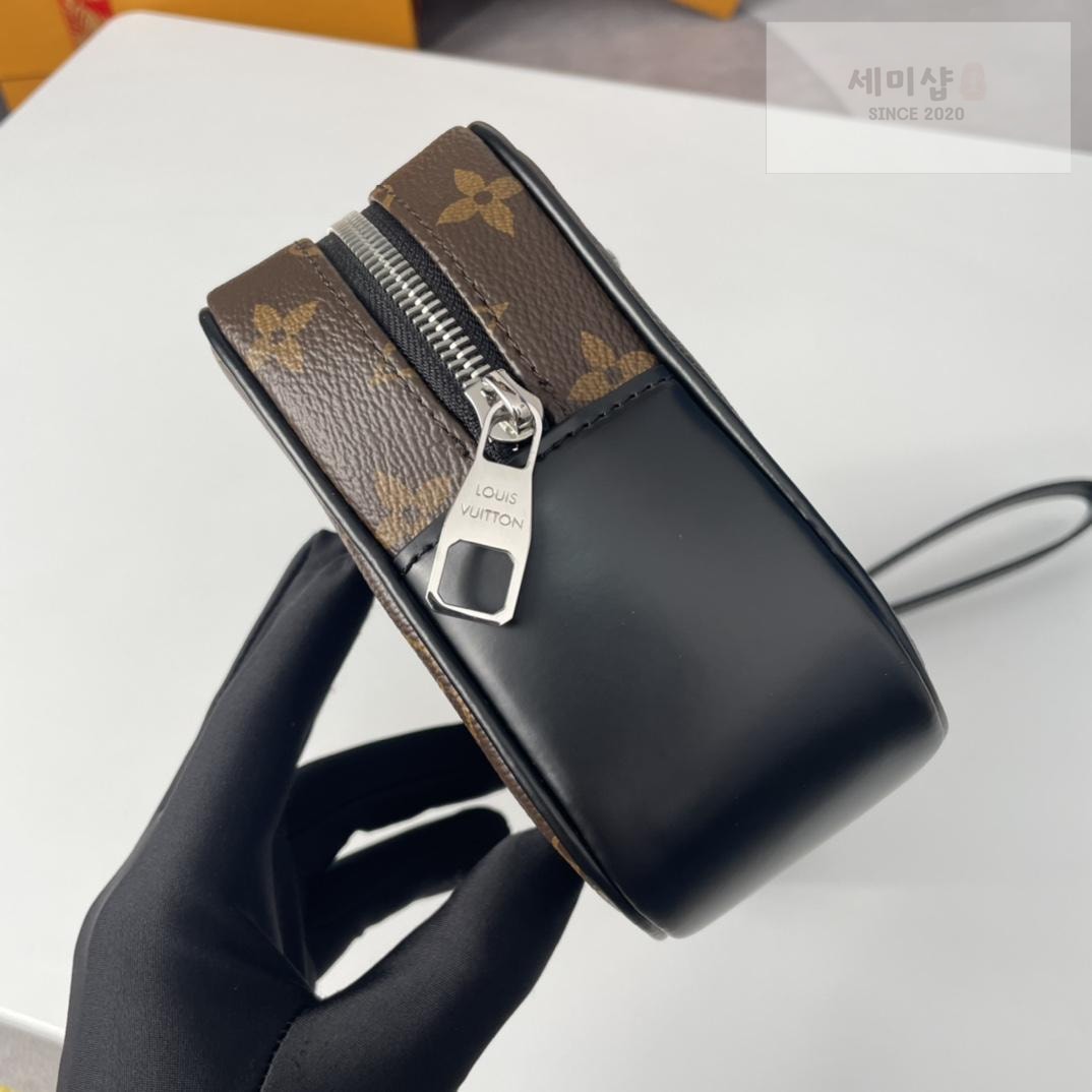 Louis Vuitton Louis Vuitton Pochette Kasai Bag 7번 이미지