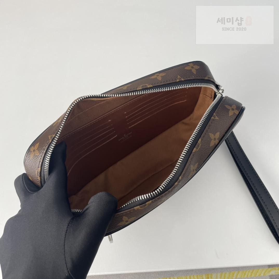 Louis Vuitton Louis Vuitton Pochette Kasai Bag 10번 이미지