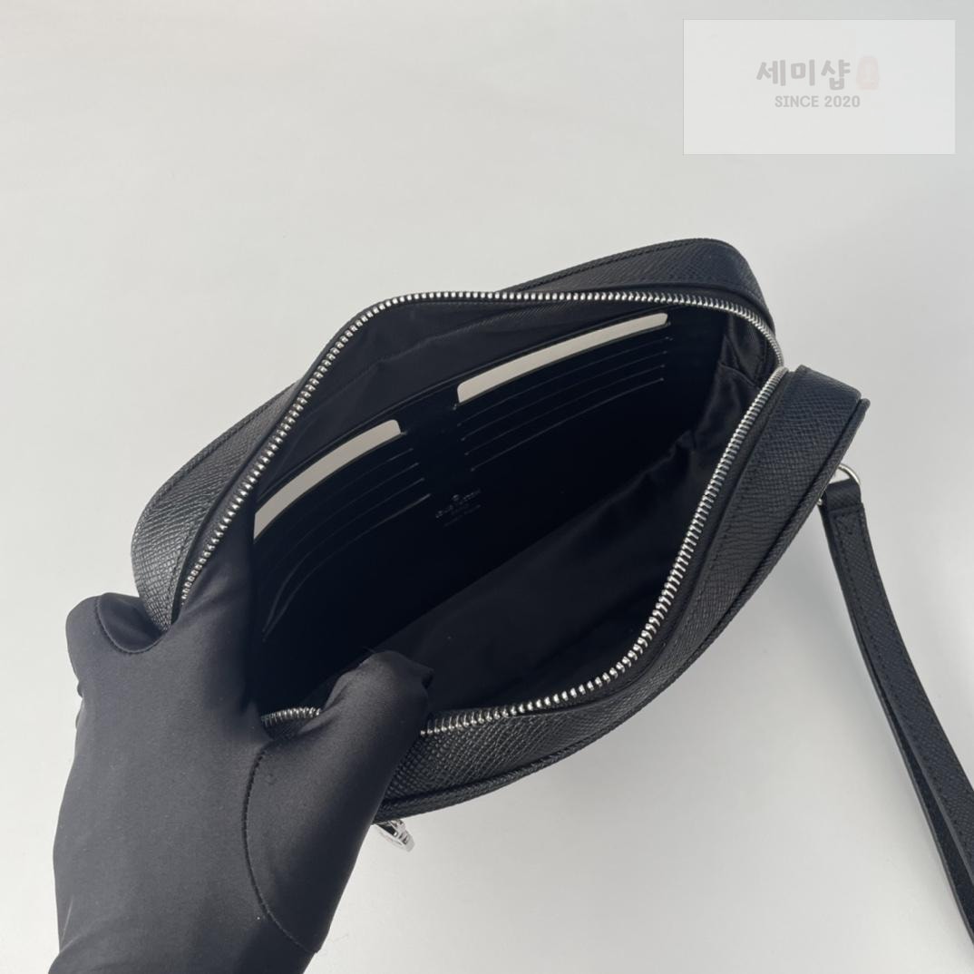 Louis Vuitton Louis Vuitton Pochette Kasai Bag 24번 이미지