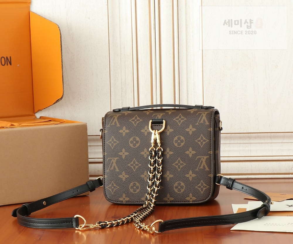 Louis Vuitton Pochette Metis Backpack Bag 1번 이미지