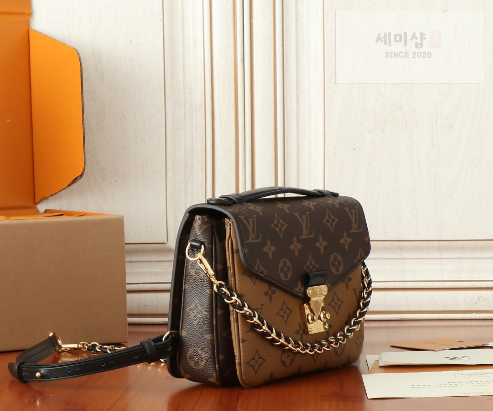 Louis Vuitton Pochette Metis Backpack Bag 2번 이미지