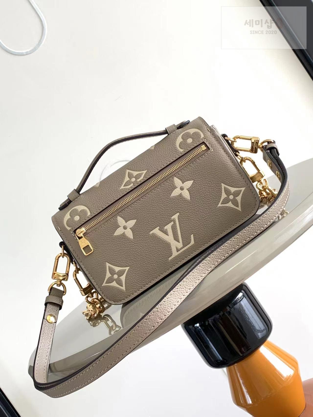 Louis Vuitton Louis Vuitton Pochette Metis East West Edition Bag 19번 이미지