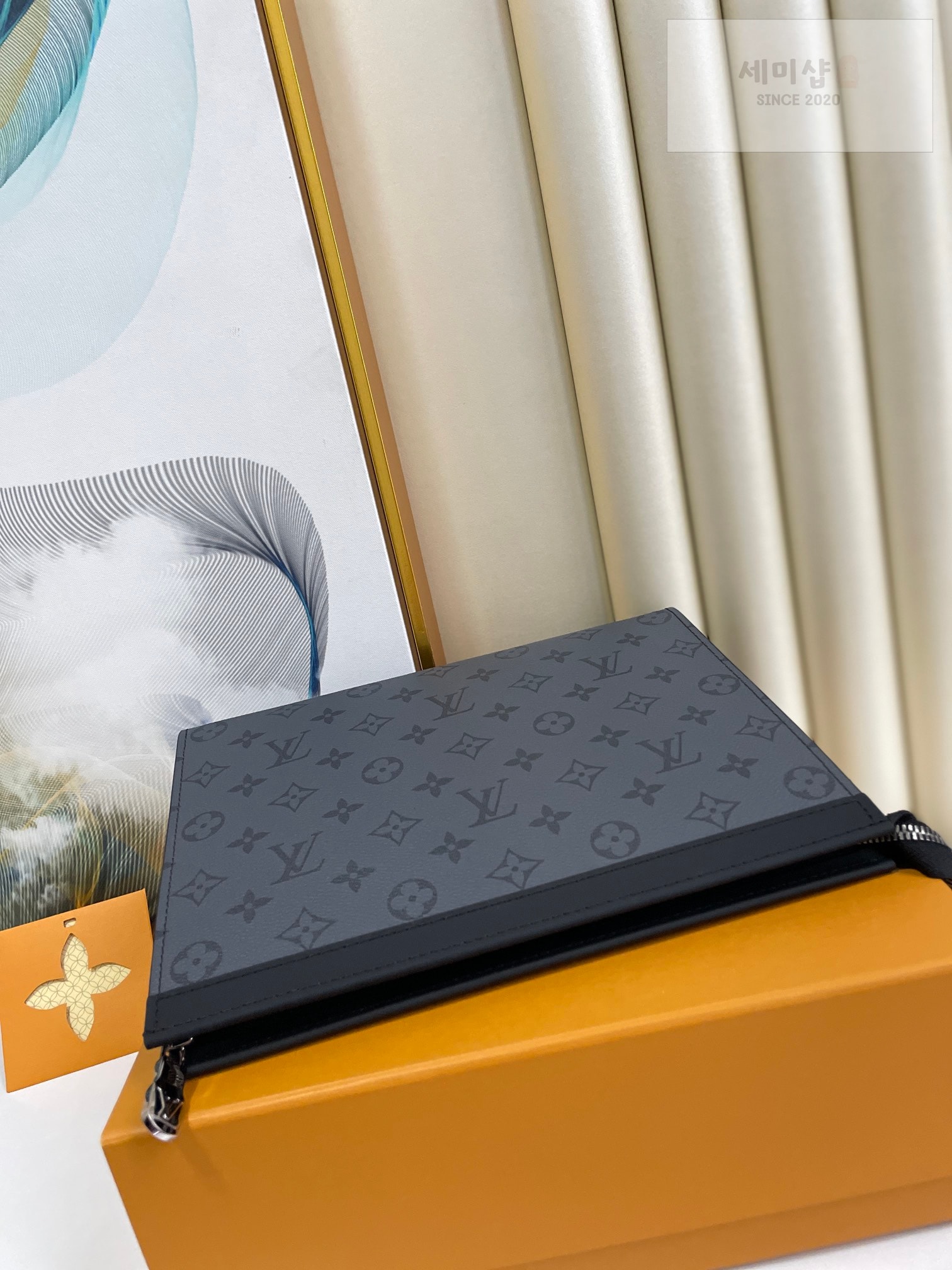 Louis Vuitton Louis Vuitton Pochette Voyage MM 이클립스 모노그램 Bag 3번 이미지