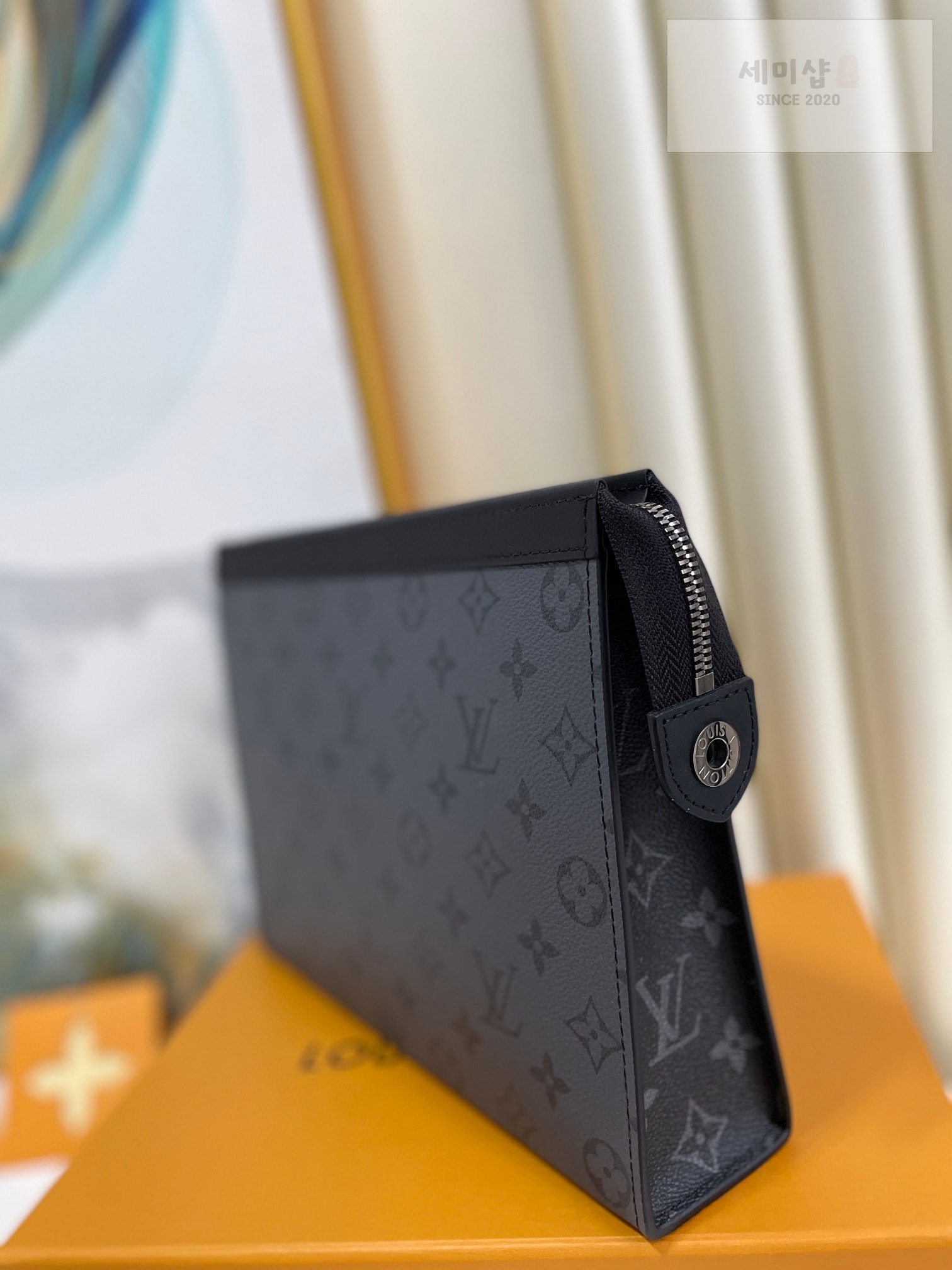 Louis Vuitton Louis Vuitton Pochette Voyage MM 이클립스 모노그램 Bag 5번 이미지
