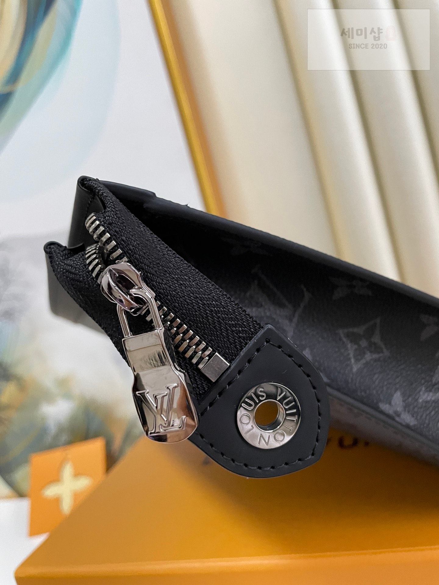 Louis Vuitton Louis Vuitton Pochette Voyage MM 이클립스 모노그램 Bag 6번 이미지