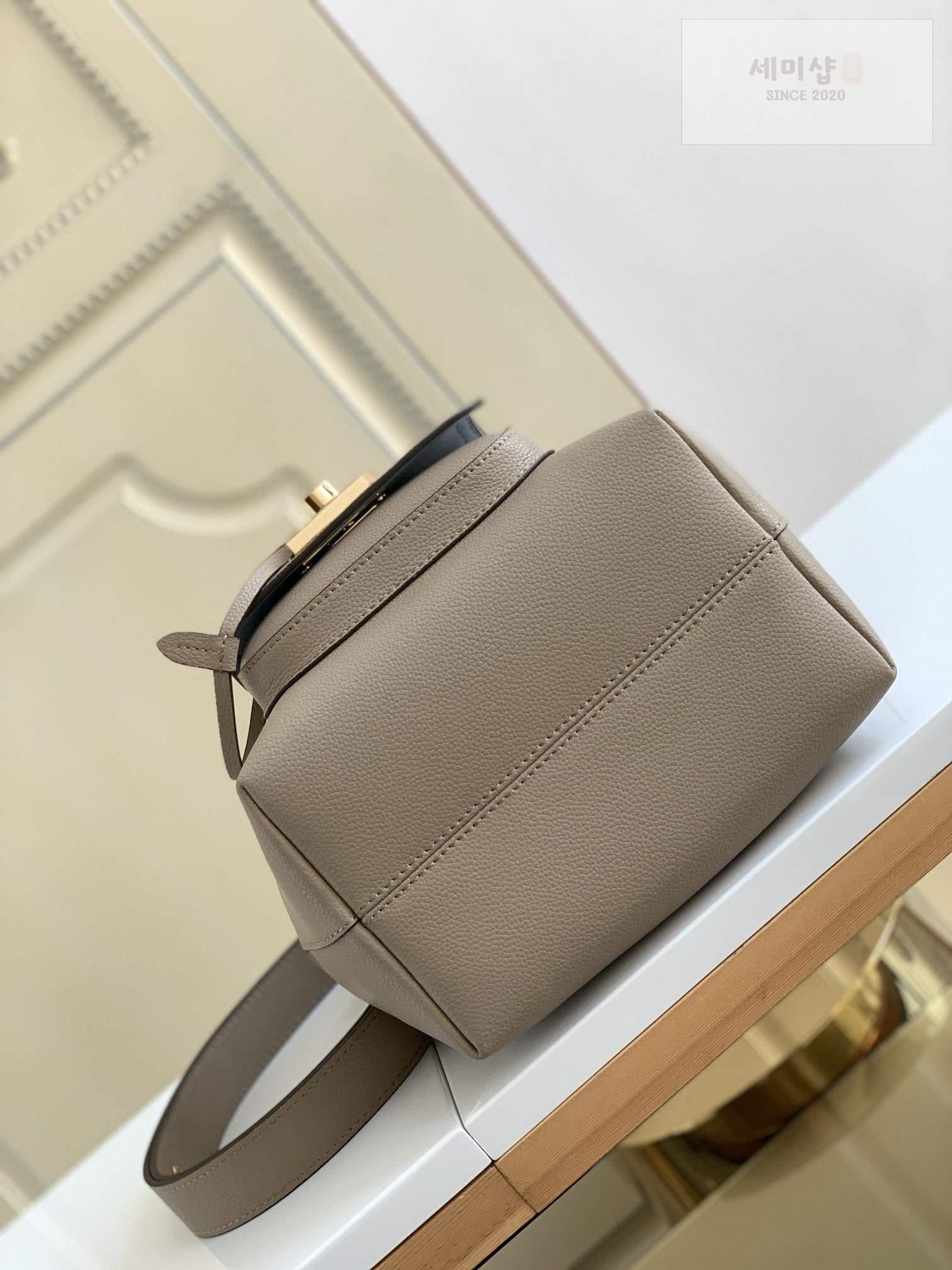 Louis Vuitton Louis Vuitton Rock Me Bucket Bag 26번 이미지