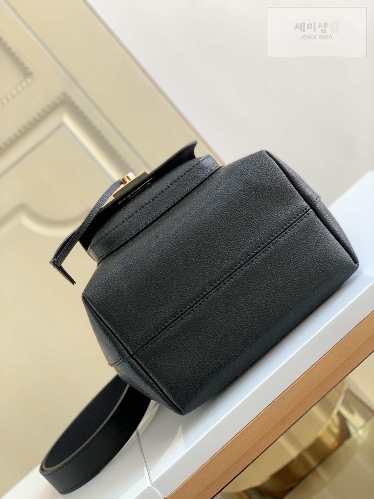 Louis Vuitton Louis Vuitton Rock Me Bucket Bag 17번 이미지