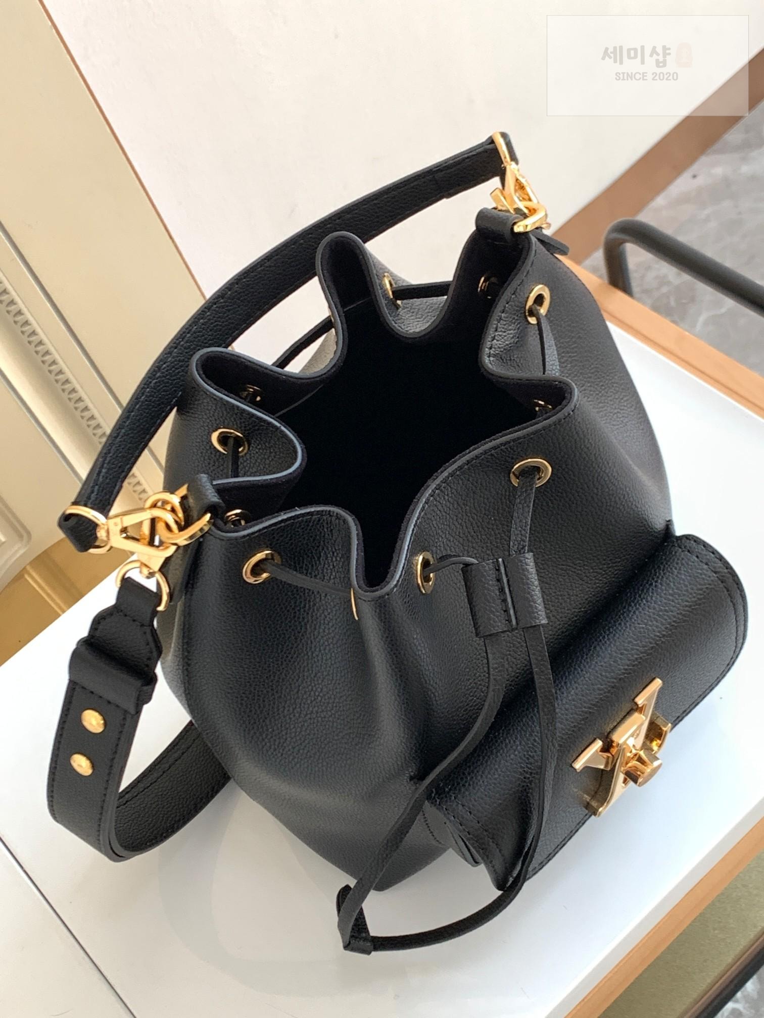 Louis Vuitton Louis Vuitton Rock Me Bucket Bag 20번 이미지