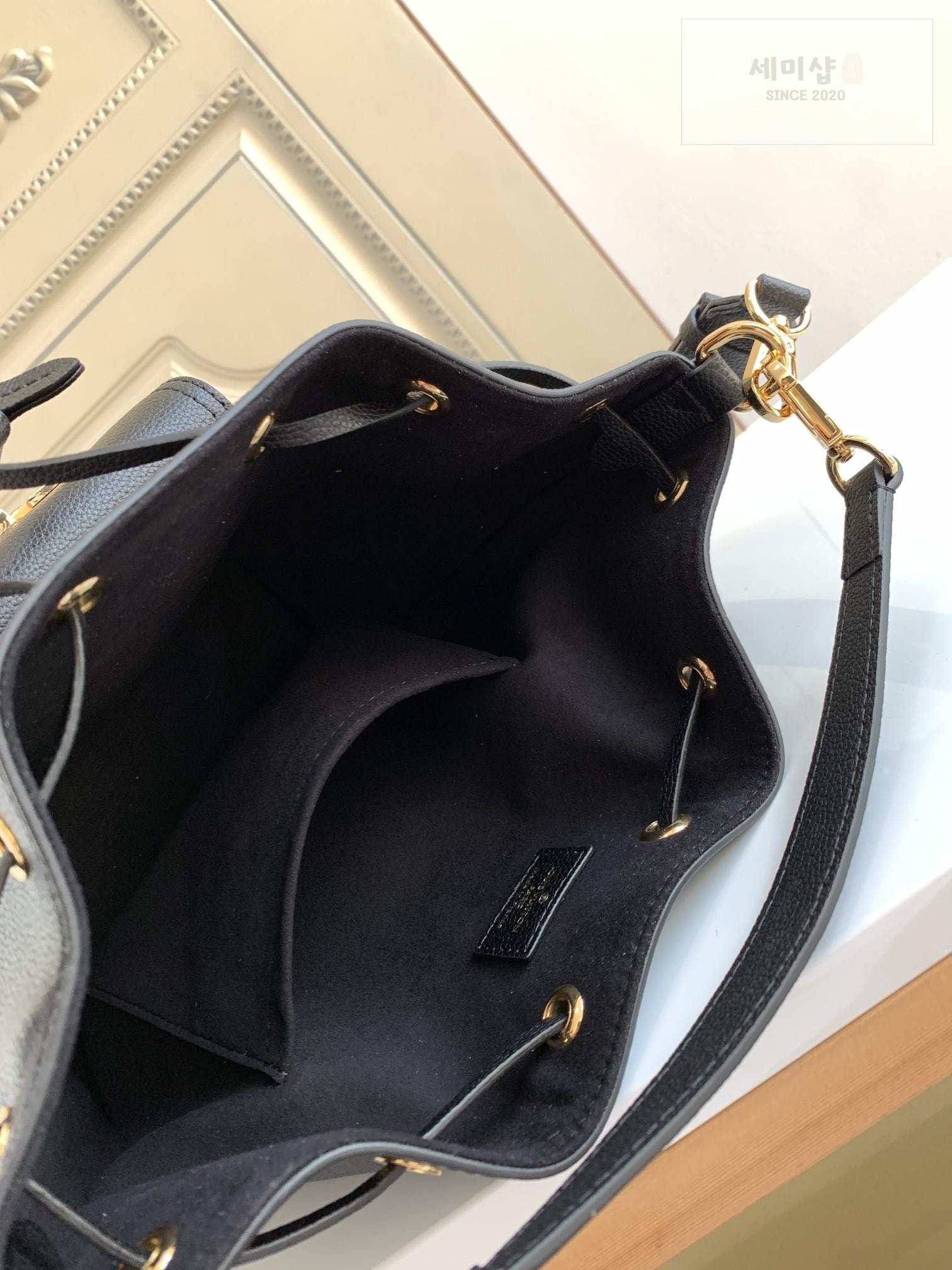 Louis Vuitton Louis Vuitton Rock Me Bucket Bag 21번 이미지