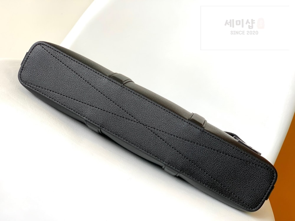 Louis Vuitton Louis Vuitton Takeoff Bag 2번 이미지