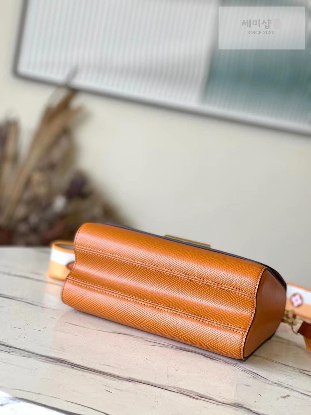 Louis Vuitton Louis Vuitton Twist MM Bag 3번 이미지