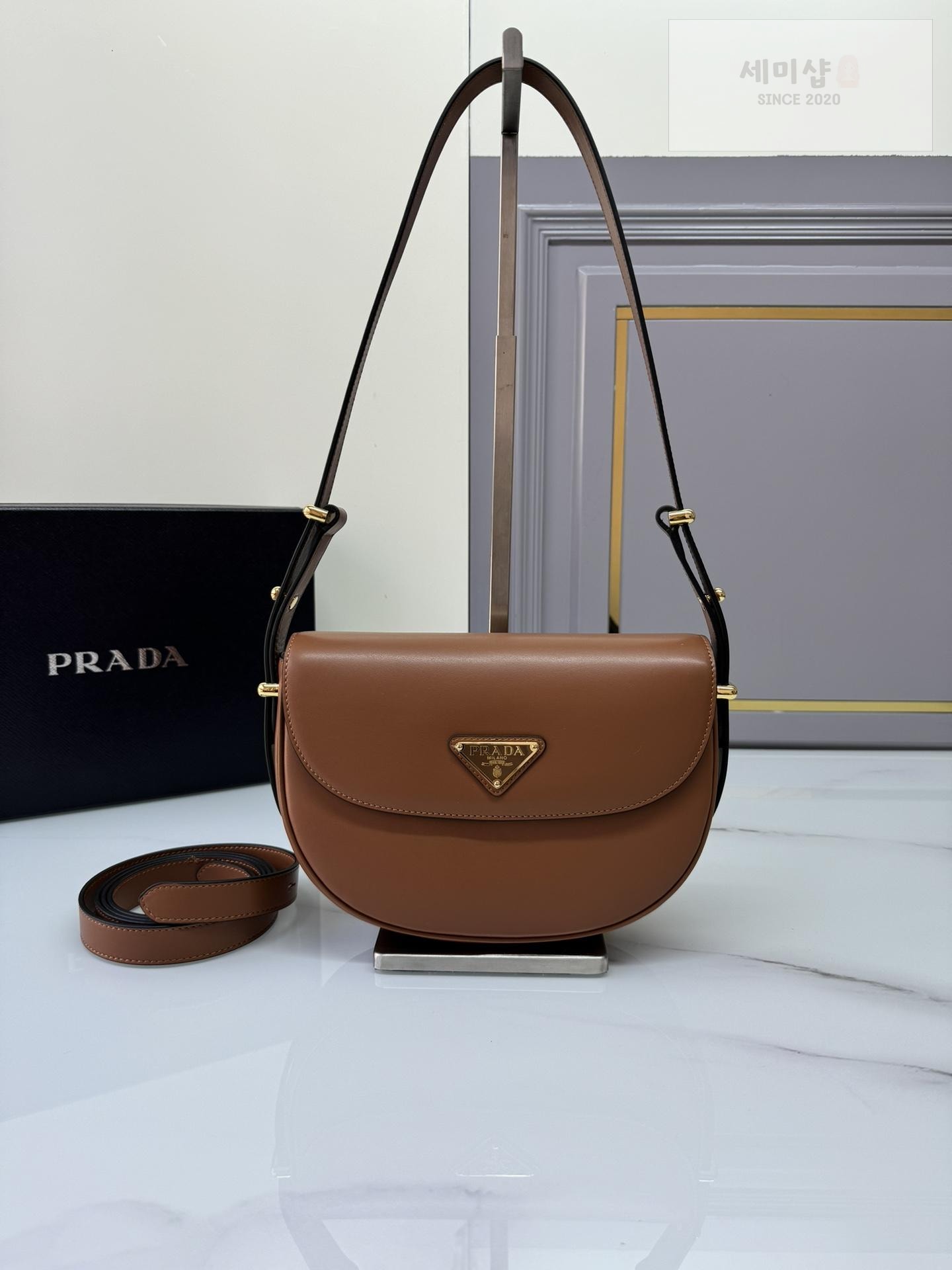 P R A D A Prada Arque Leather Shoulder Flap Bag 29번 이미지