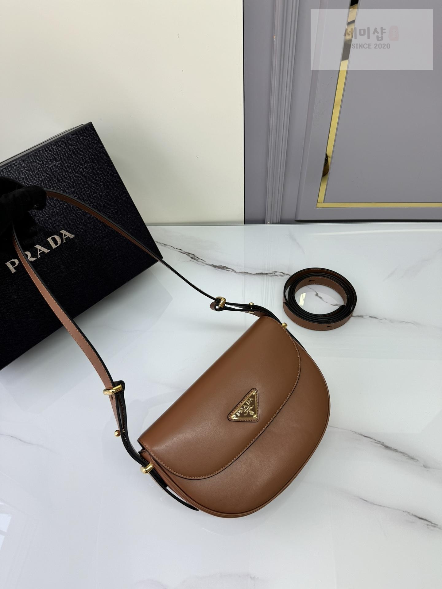P R A D A Prada Arque Leather Shoulder Flap Bag 30번 이미지
