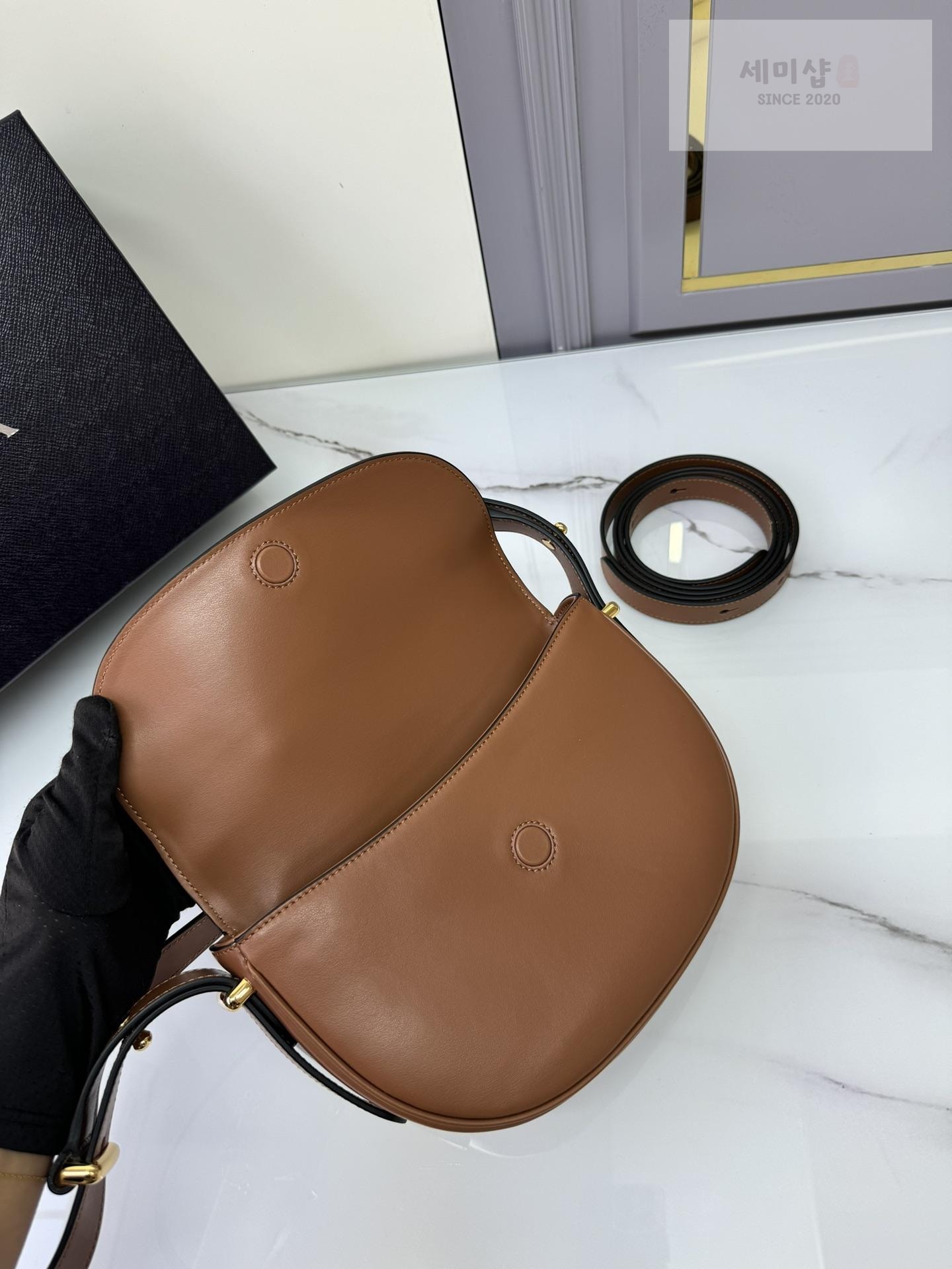 P R A D A Prada Arque Leather Shoulder Flap Bag 3번 이미지
