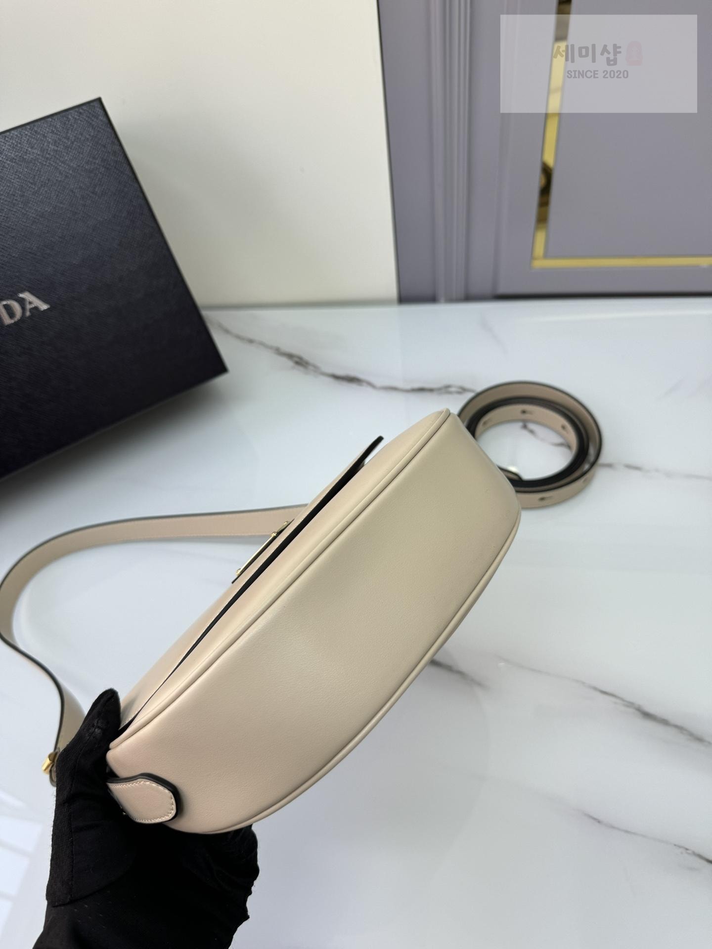 P R A D A Prada Arque Leather Shoulder Flap Bag 9번 이미지