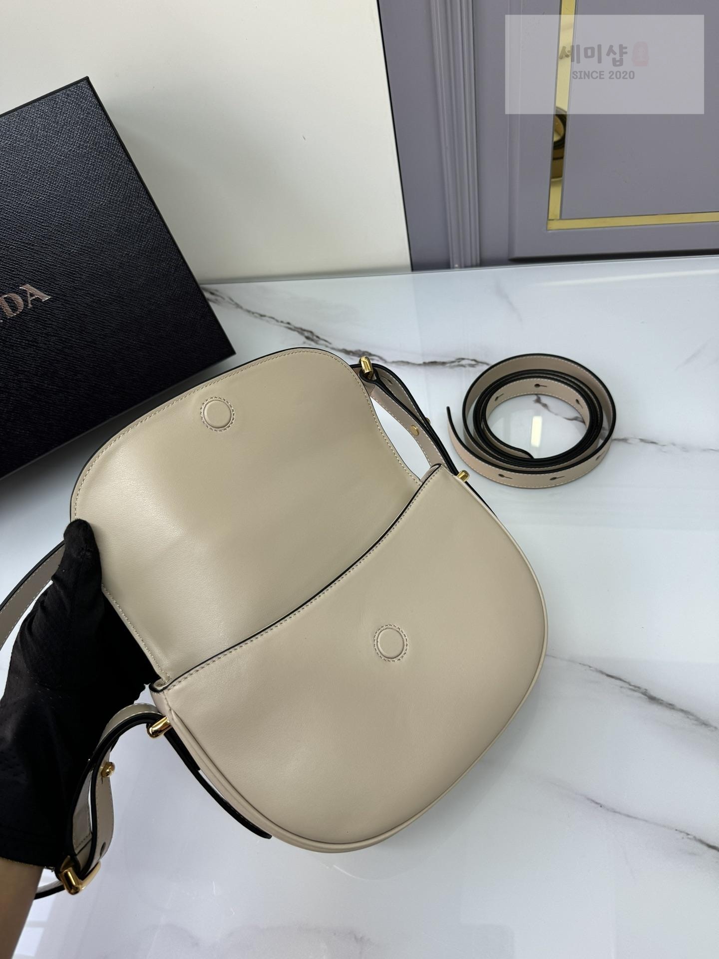 P R A D A Prada Arque Leather Shoulder Flap Bag 11번 이미지