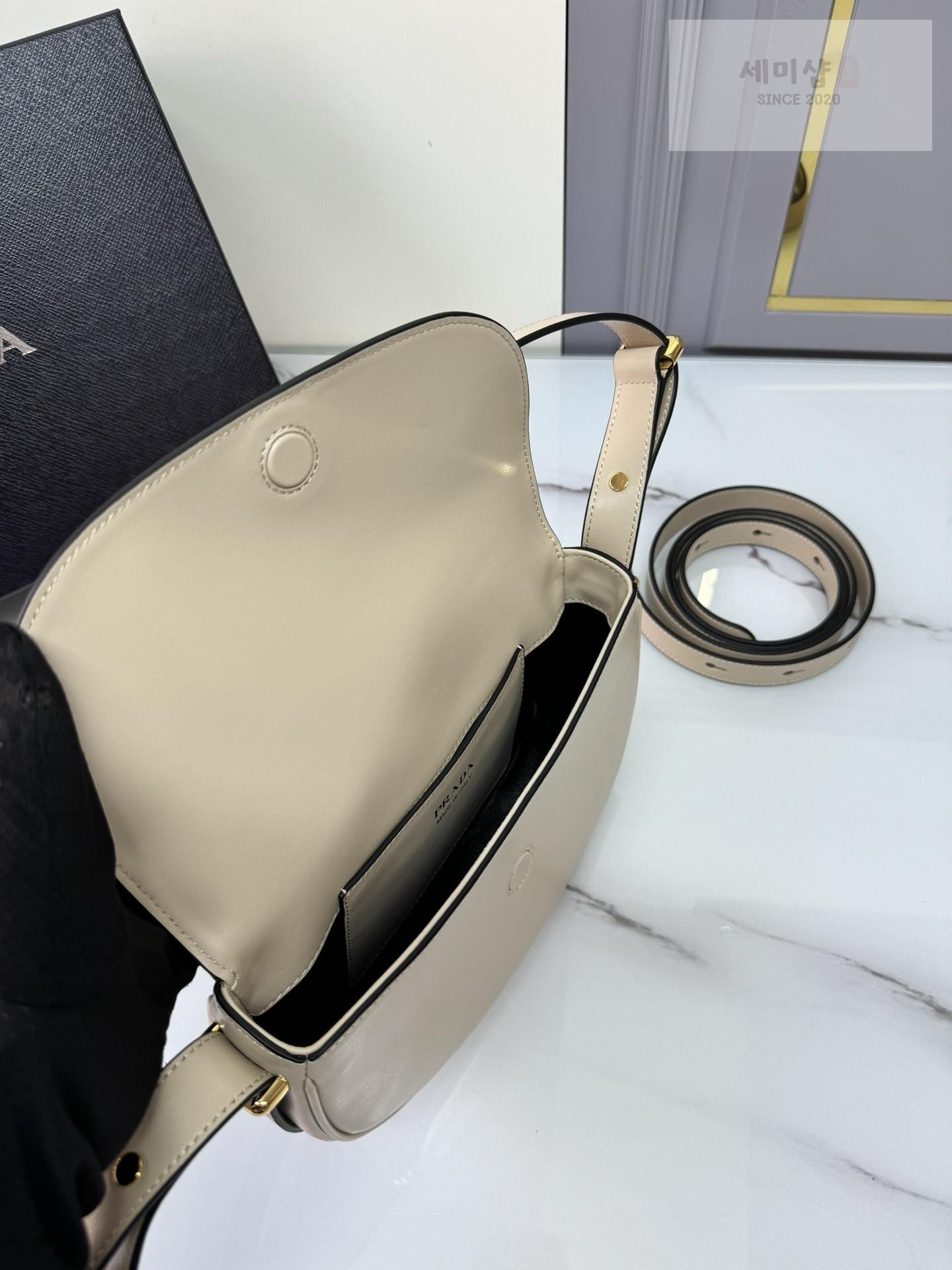 P R A D A Prada Arque Leather Shoulder Flap Bag 31번 이미지