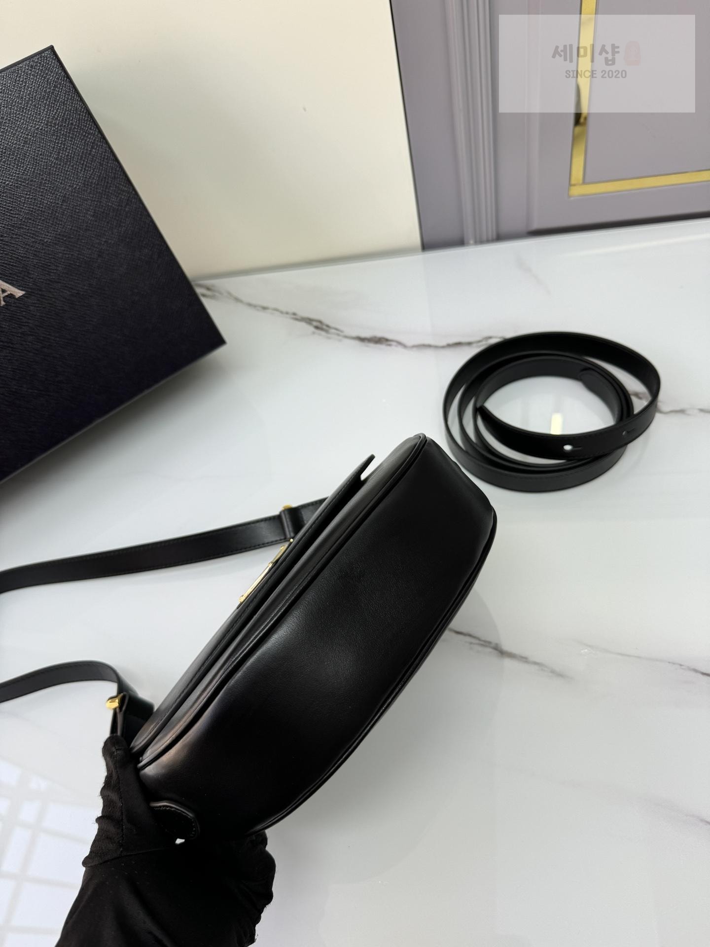 P R A D A Prada Arque Leather Shoulder Flap Bag 16번 이미지