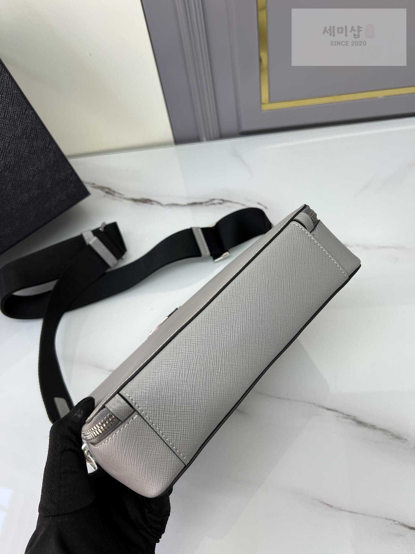 P R A D A Prada Brique Crossbody Bag 16번 이미지