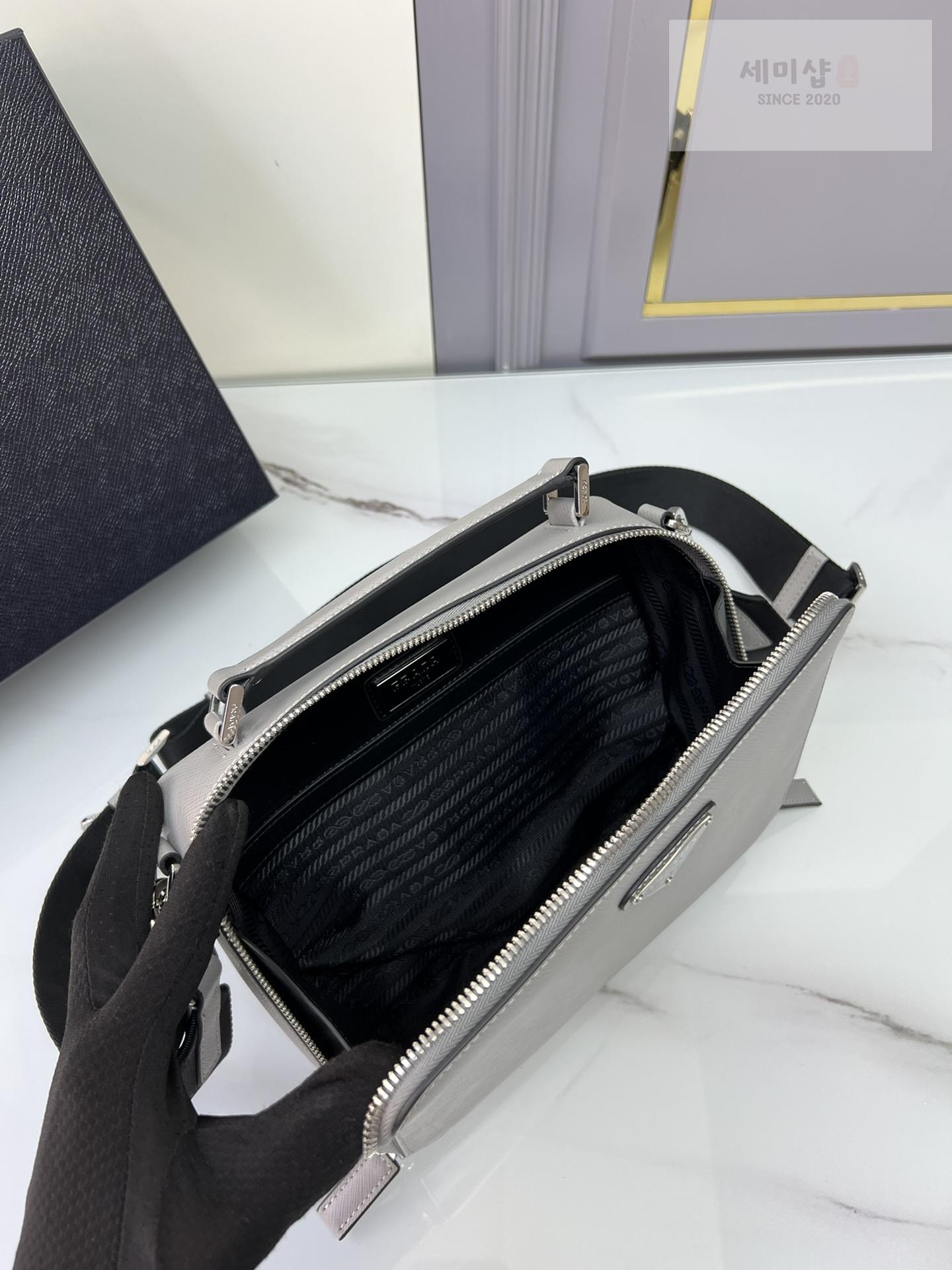 P R A D A Prada Brique Crossbody Bag 5번 이미지