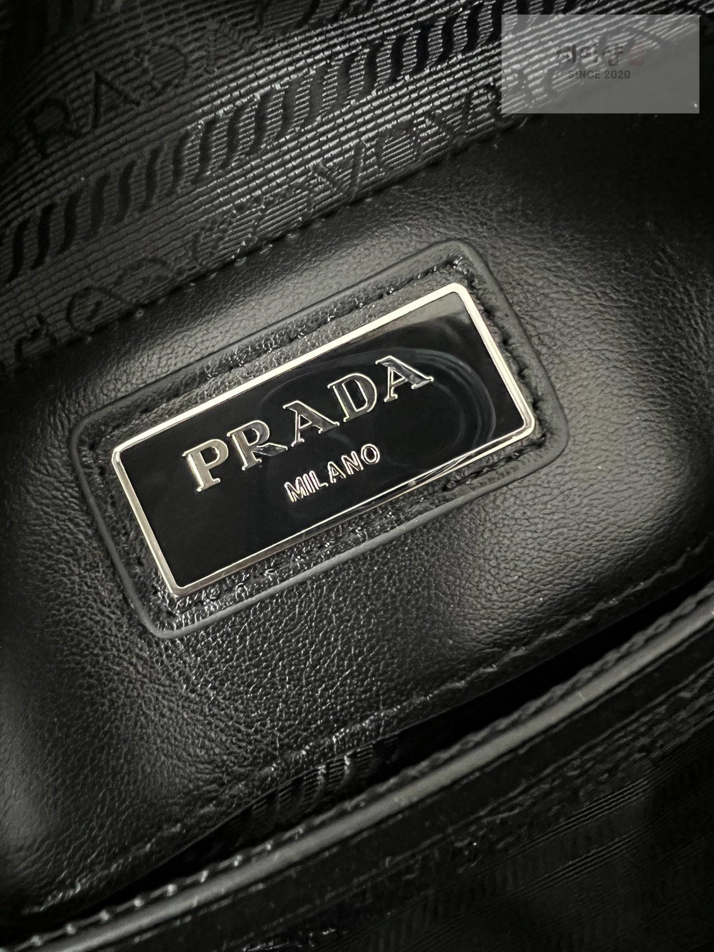 P R A D A Prada Brique Crossbody Bag 6번 이미지