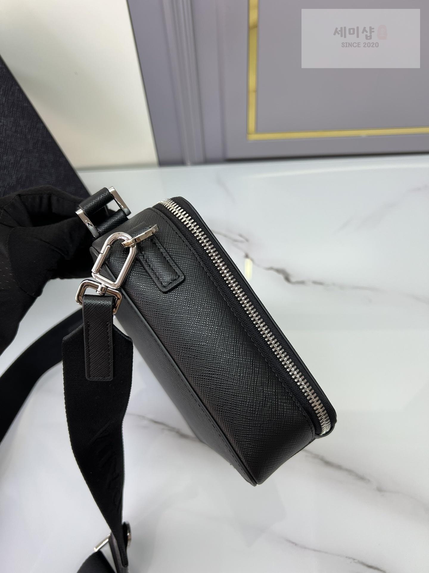 P R A D A Prada Brique Crossbody Bag 9번 이미지