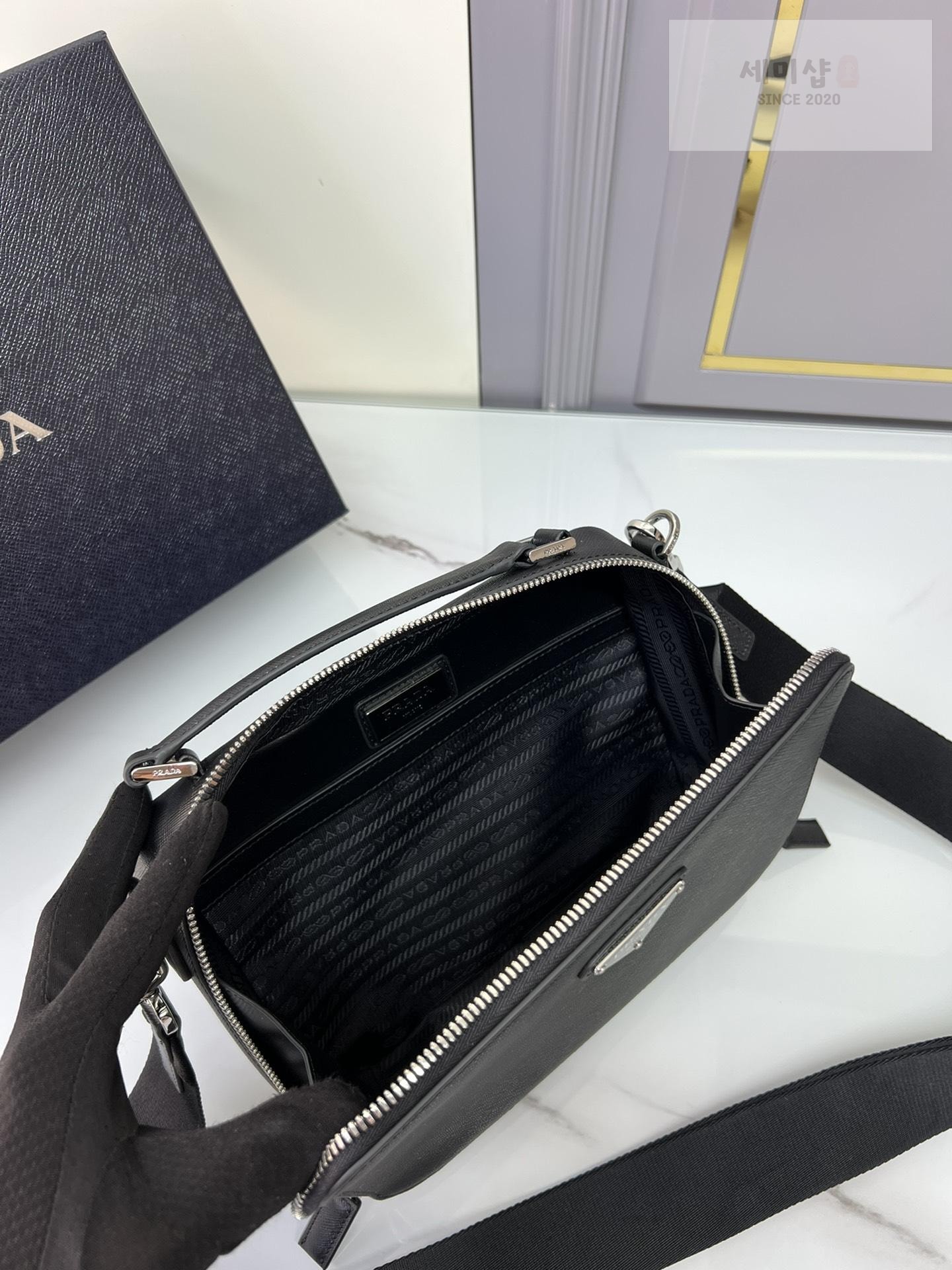 P R A D A Prada Brique Crossbody Bag 14번 이미지