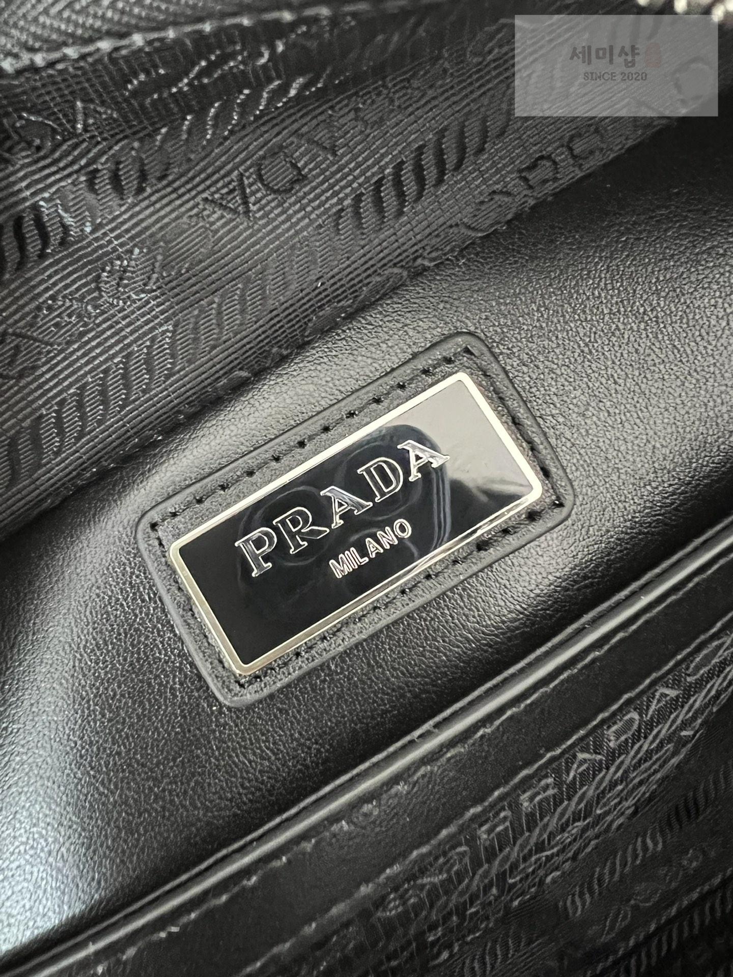 P R A D A Prada Brique Crossbody Bag 13번 이미지
