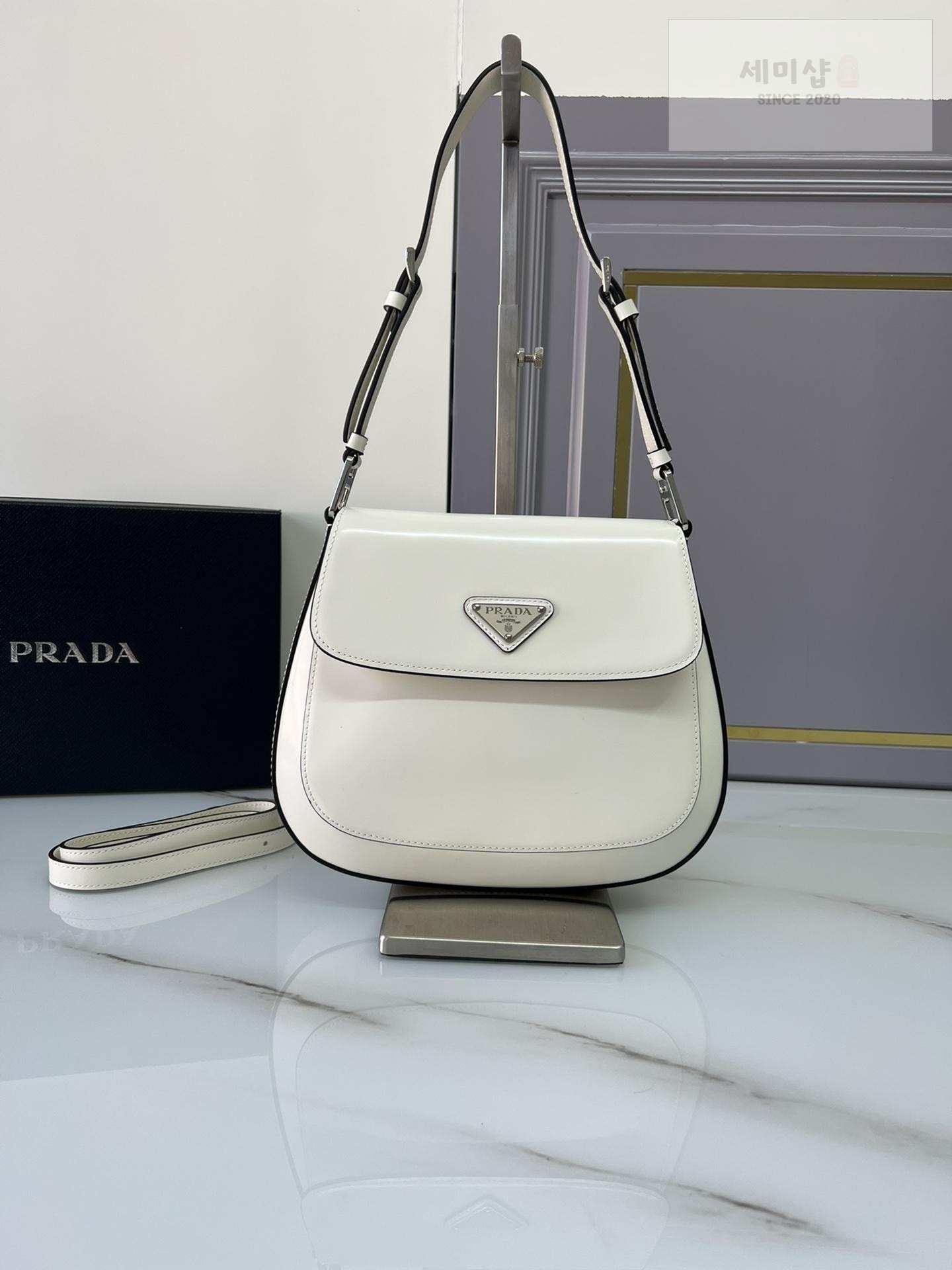 P R A D A Prada Brushed Cleo Flap Bag 16번 이미지