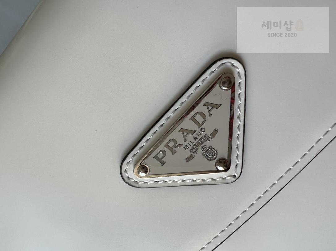 P R A D A Prada Brushed Cleo Flap Bag 15번 이미지