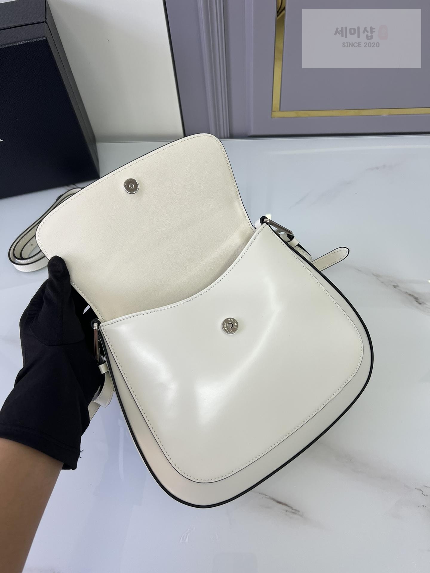 P R A D A Prada Brushed Cleo Flap Bag 4번 이미지