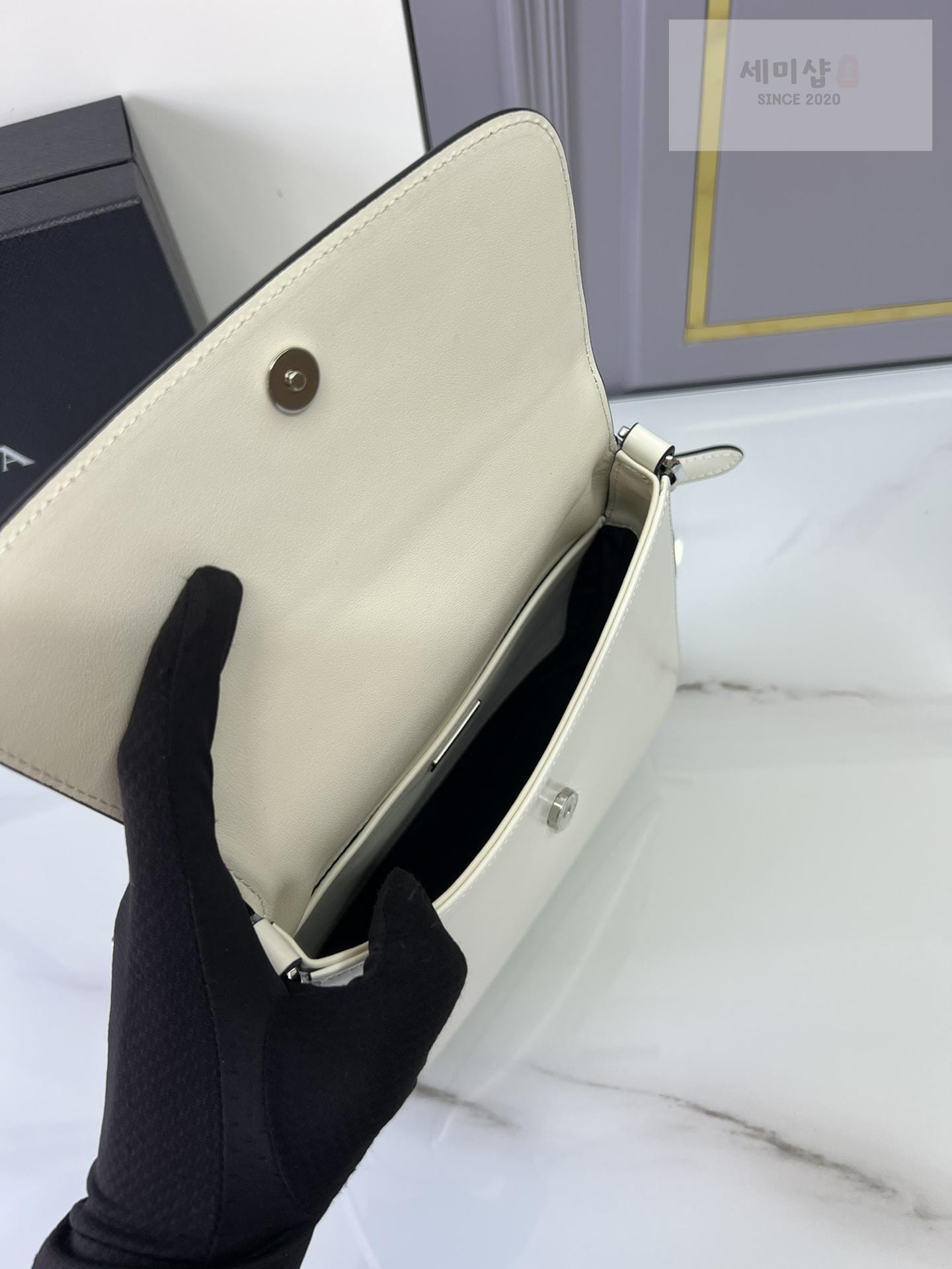 P R A D A Prada Brushed Cleo Flap Bag 5번 이미지