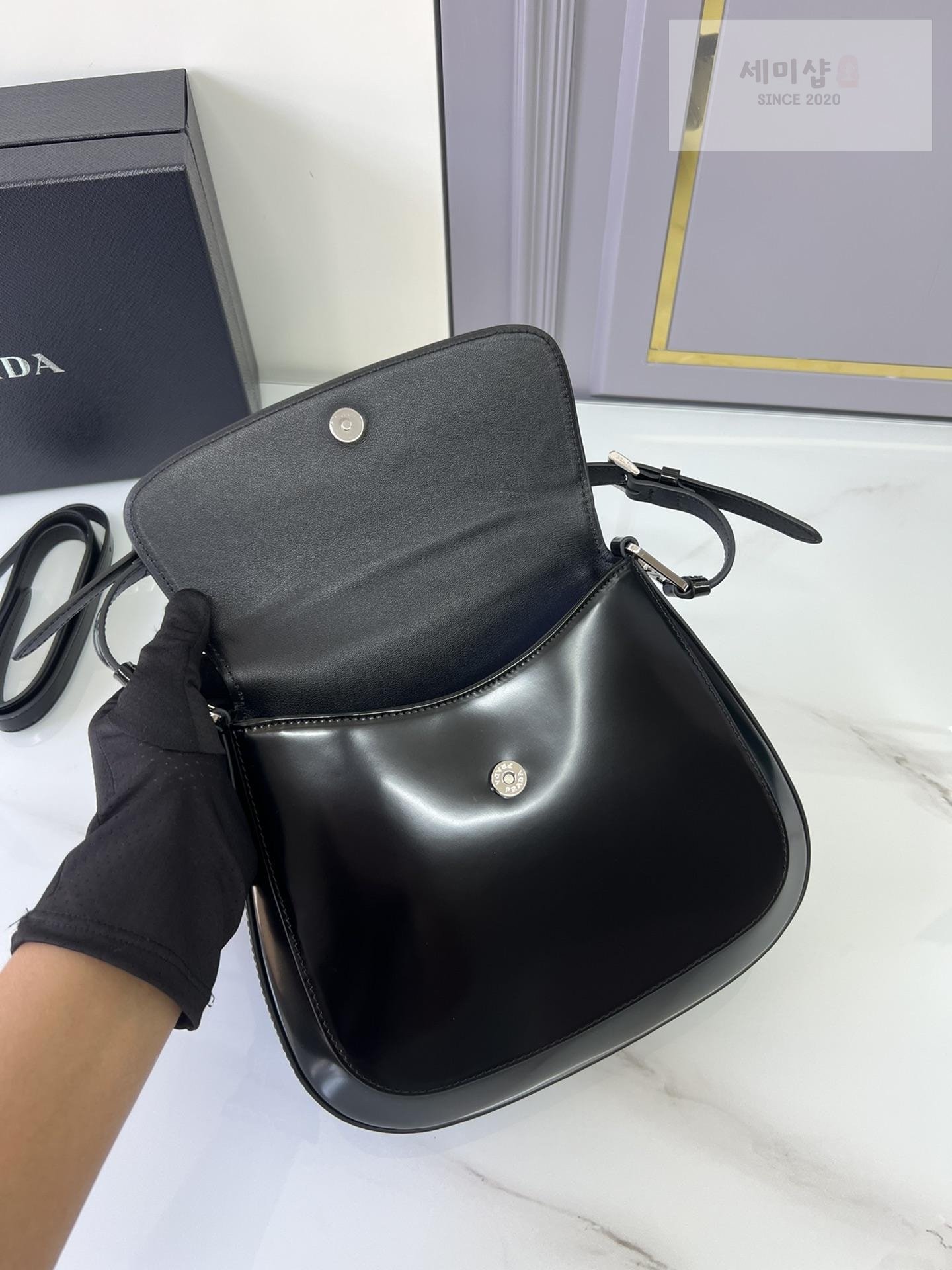 P R A D A Prada Brushed Cleo Flap Bag 12번 이미지