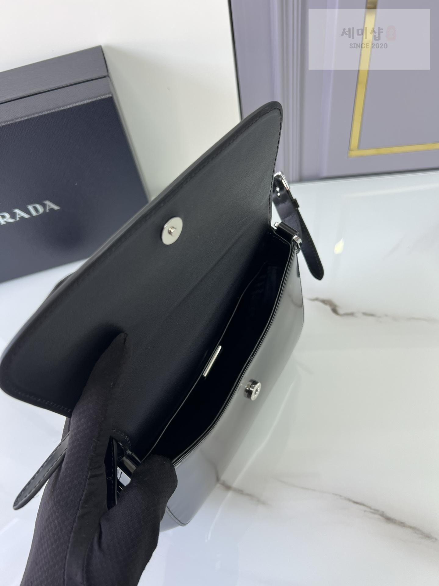 P R A D A Prada Brushed Cleo Flap Bag 13번 이미지