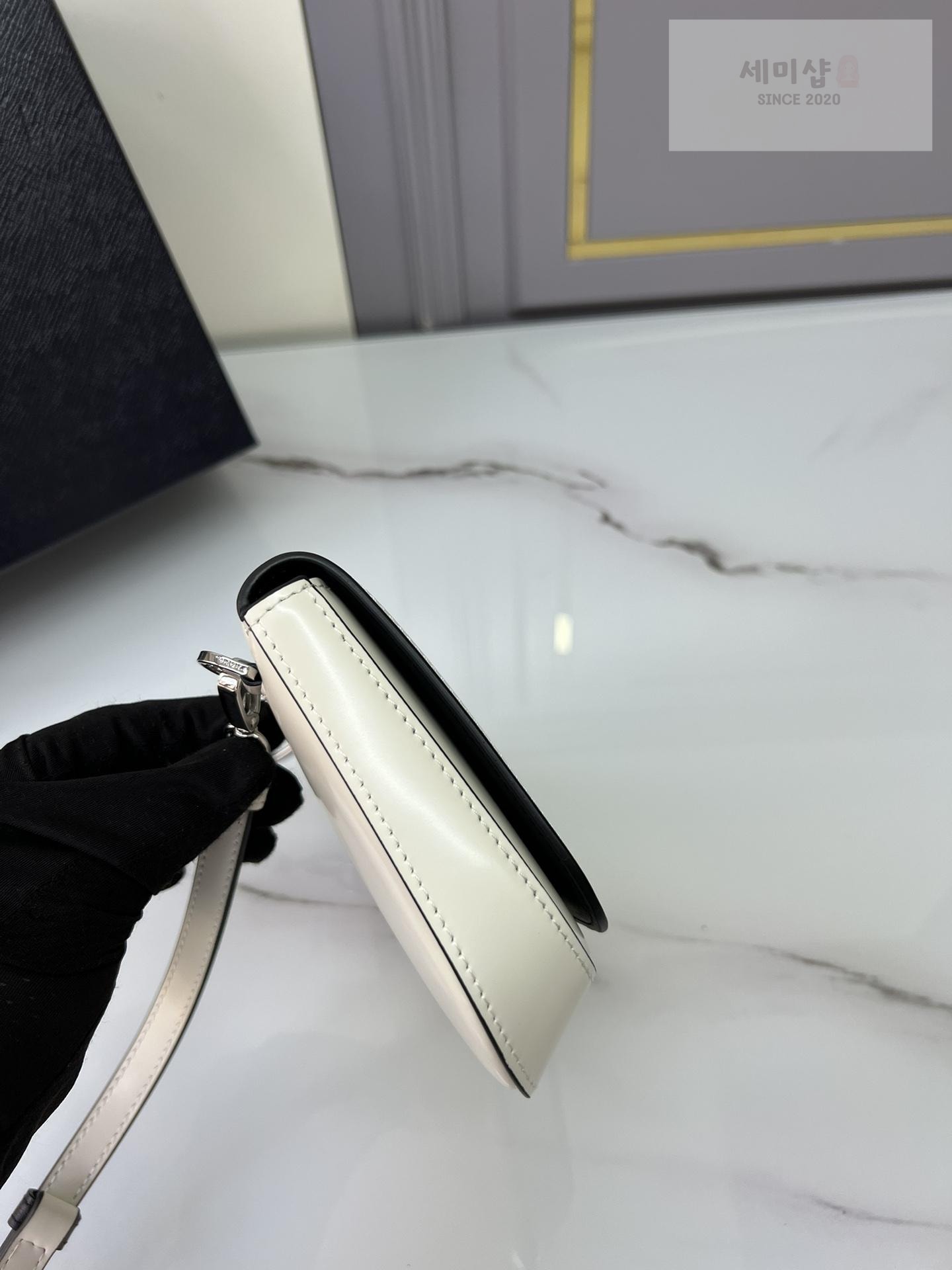P R A D A Prada Brushed Leather Mini Bag 1번 이미지