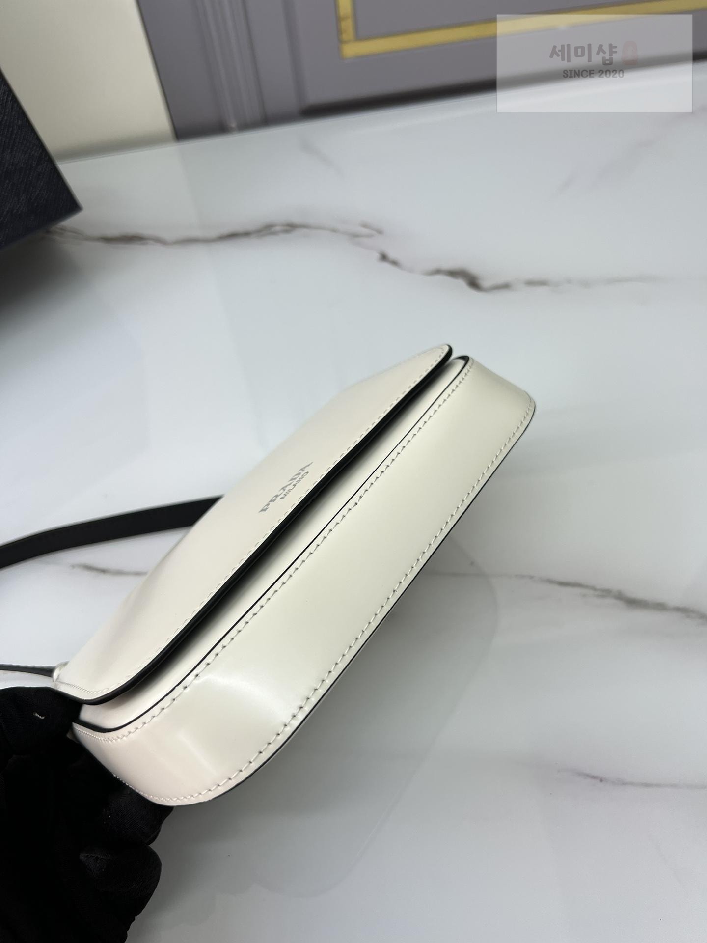 P R A D A Prada Brushed Leather Mini Bag 2번 이미지