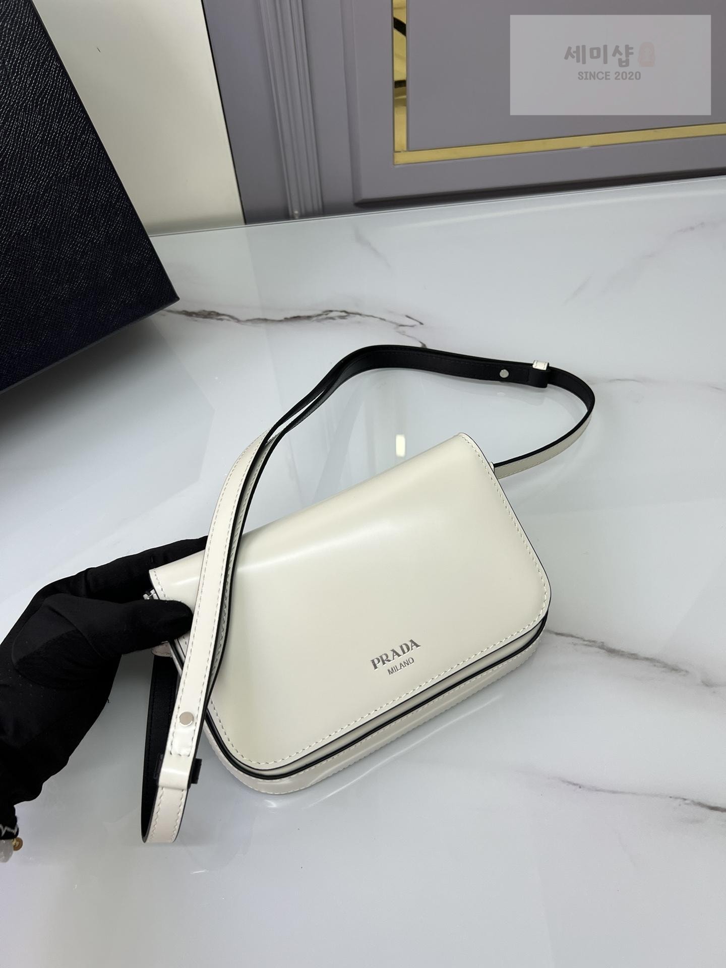 P R A D A Prada Brushed Leather Mini Bag 22번 이미지