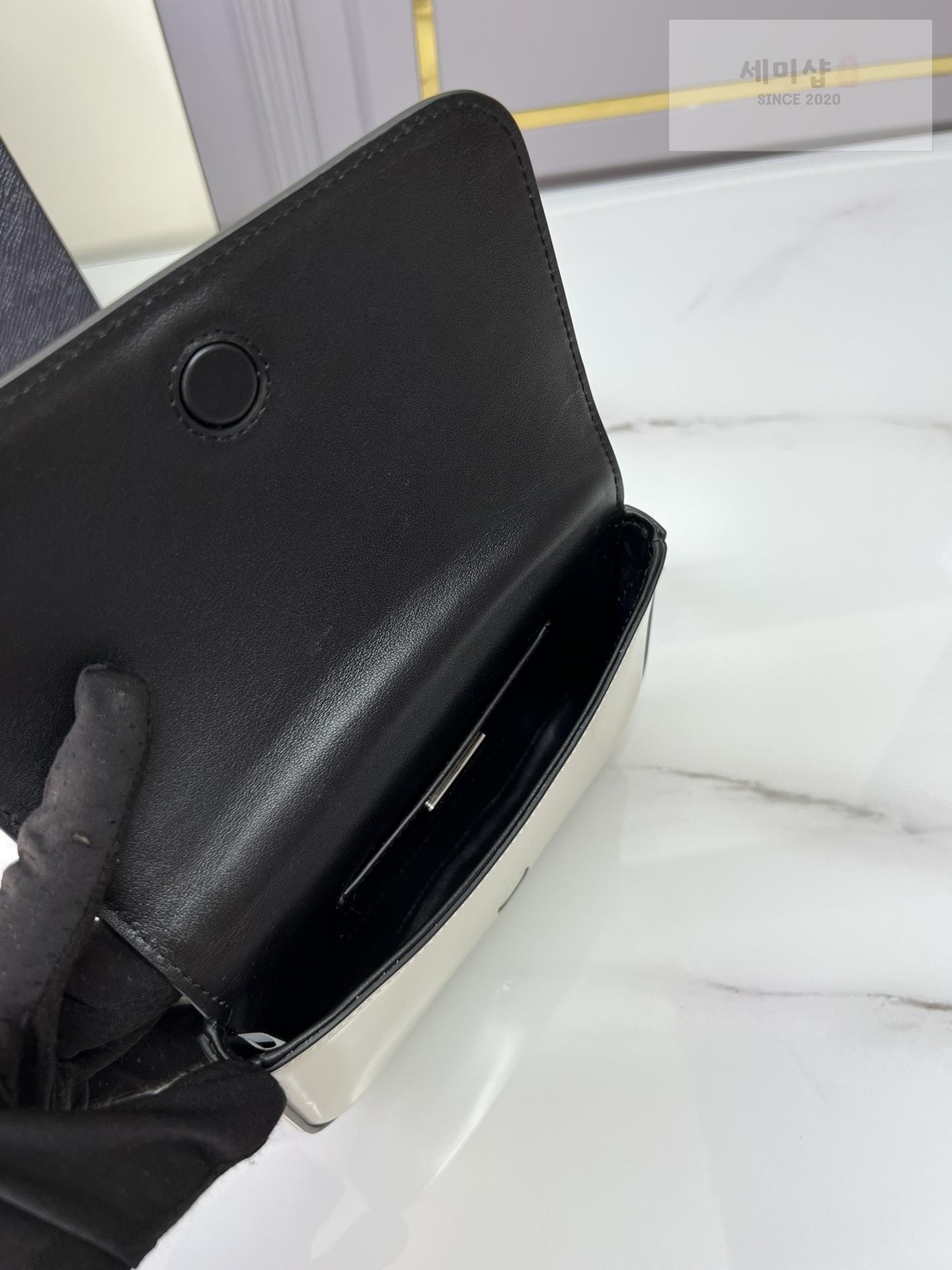 P R A D A Prada Brushed Leather Mini Bag 4번 이미지