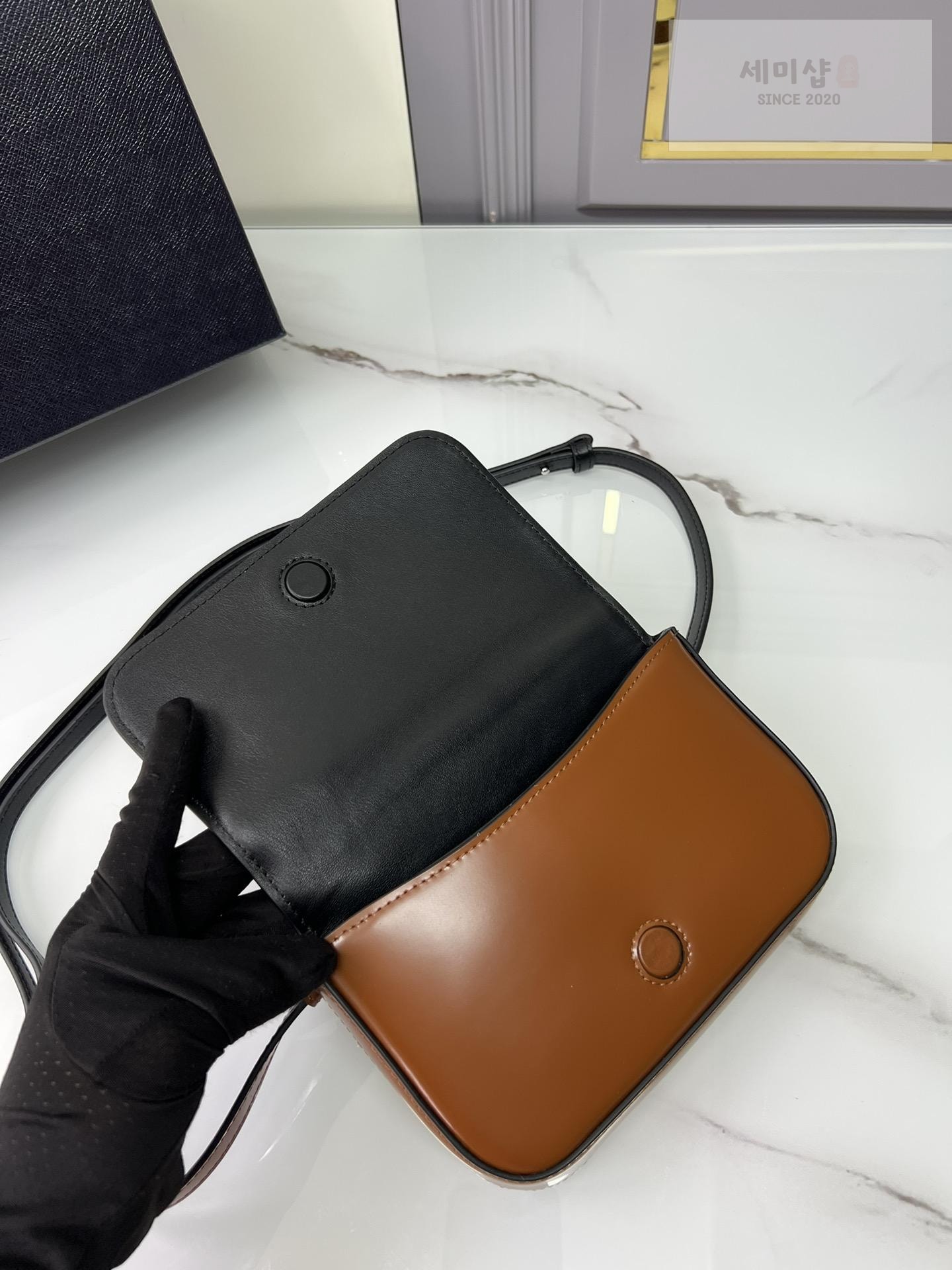 P R A D A Prada Brushed Leather Mini Bag 18번 이미지