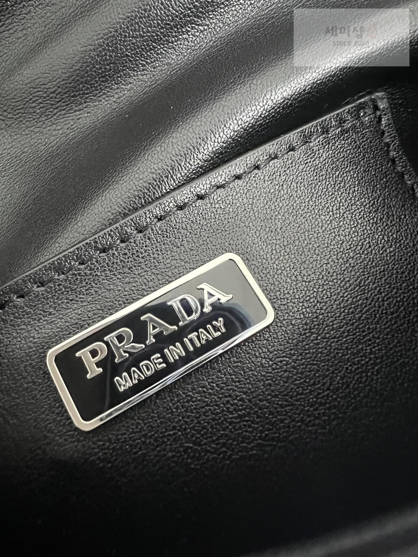 P R A D A Prada Brushed Leather Mini Bag 20번 이미지