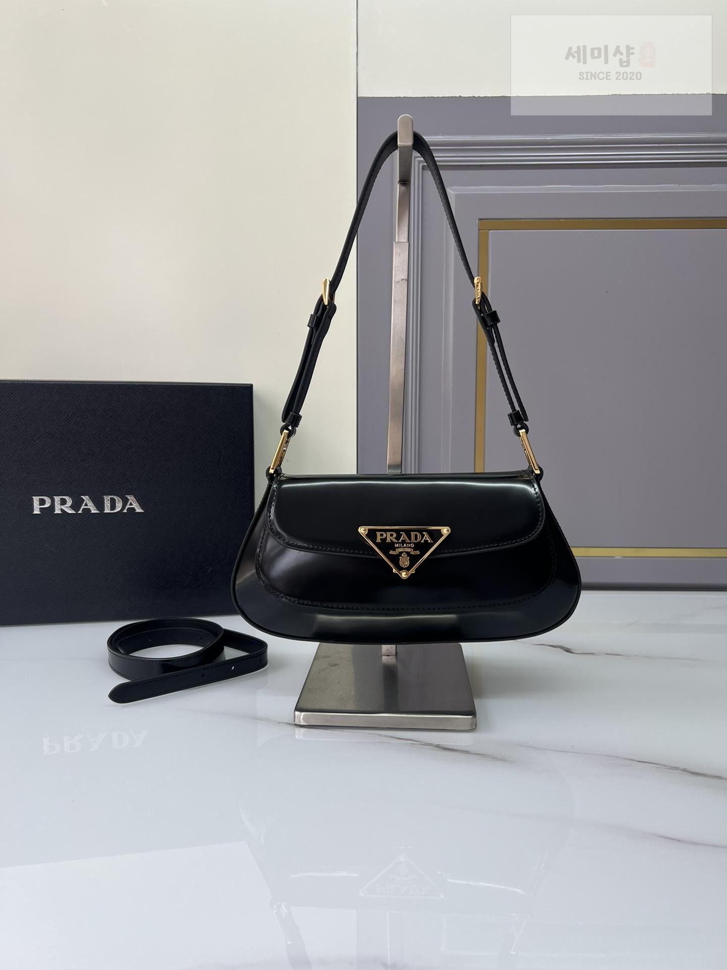 P R A D A Prada Brushed Leather Shoulder Bag 1번 이미지